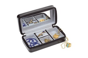 Travel Jewellery Case "Bijou": inside split-up in 3 compartments with ring cushion