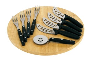 Round pizza board &quot;Italy&quot; with 8 cutlery set and pizza cutter