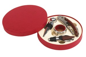 Wine set &quot;Loire&quot; with waiter´s knife, wine ring, bottle stopper and a nozzle, packed in a box