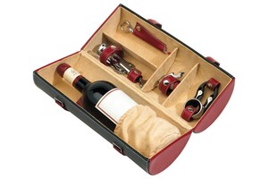 Exclusive wine set &quot;Sauvignon&quot; packed in a case with red straps, for 1 bottle