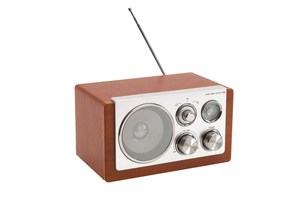 AM/FM radio "Classic" with elegant wooden design, packed in a coloured gift box