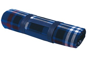 Picnic rug "Sit down" in dark blue checkered colours