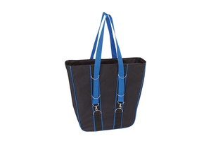 Shopper "Vario", shoulder strap is adjustable thanks to a carabiner hook on the sides