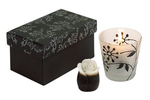 Candle set "Little Flower", 2 candles shaped as a flower and a small glass lantern with flower decoration