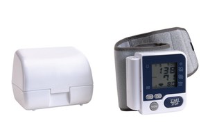 Blood pressure measuring device "Heartbeat", measures from 20 to 280mm/HG, approx. 200 memory capacity